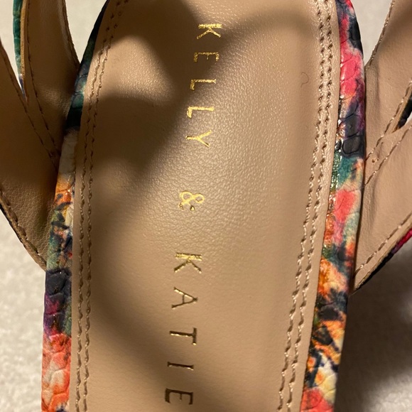 Brand New Stylish Wedges By KELLY & KATIE - box 28 - Picture 10 of 10